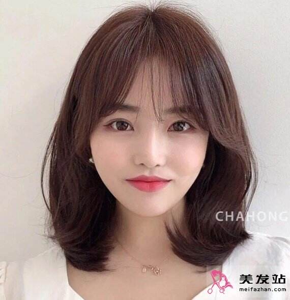 不挑臉型鎖骨發(fā)型 甜美減齡不失時尚感