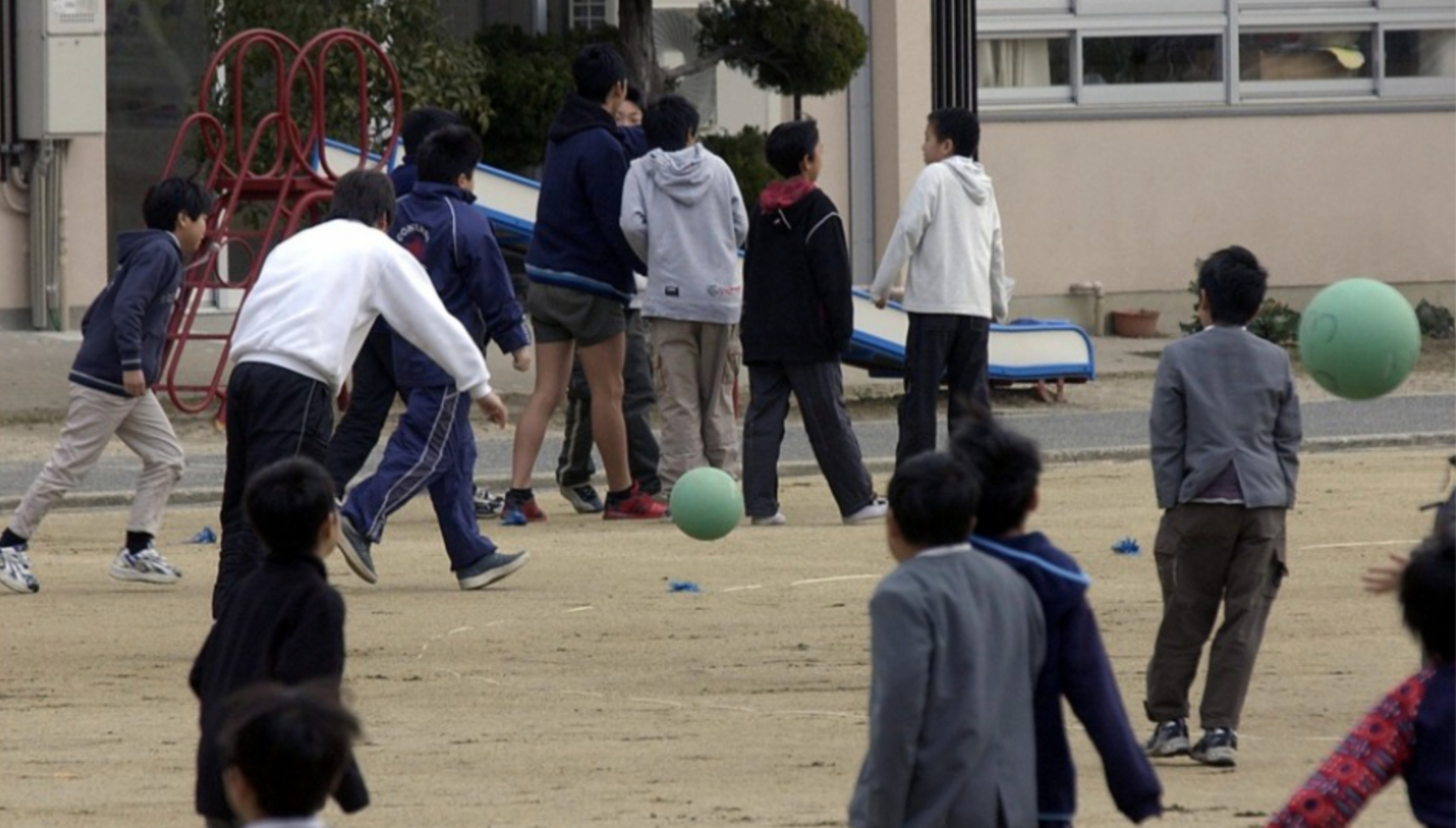 日本校園霸凌創(chuàng)十年新高：日均發(fā)生超1800起，近30萬學生拒絕上學