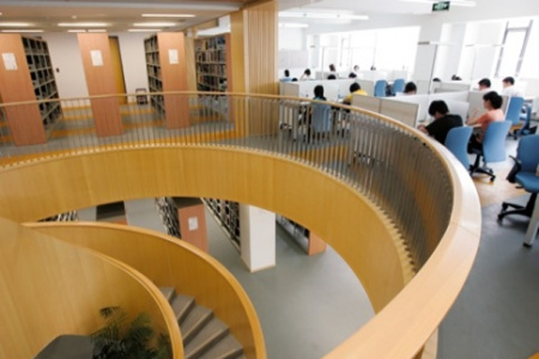 中國商學(xué)院排名 南開大學(xué)排名第6名，第一名是它當之無愧