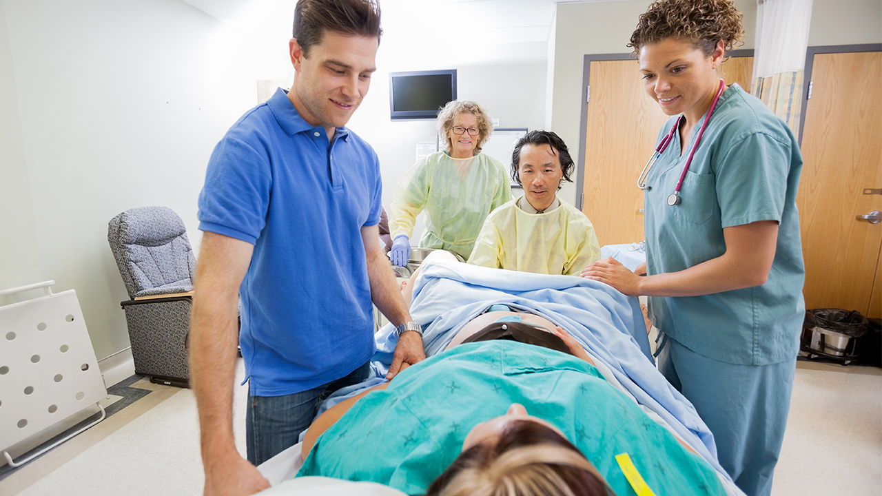 產(chǎn)婦催乳食譜看這里  蜜果豬蹄湯做法