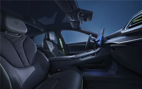 環(huán)抱式設(shè)計+賽車座椅！極狐阿爾法S5內(nèi)飾官圖發(fā)布