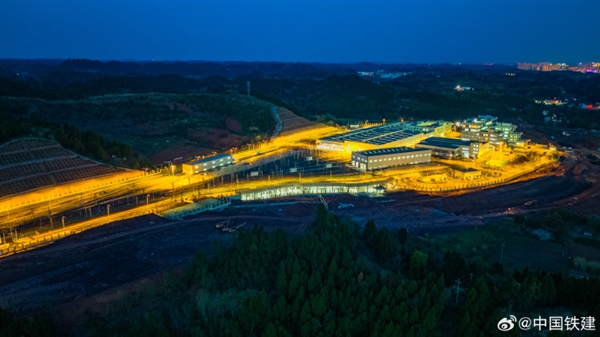 國內(nèi)首個梯田造型地鐵車輛段投入使用：整個車輛段依山而建