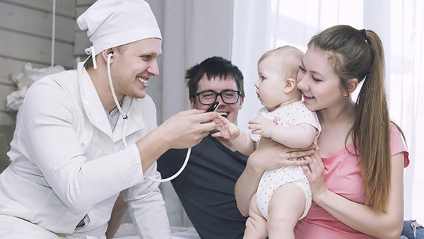 別給1歲寶寶買電動(dòng)玩具