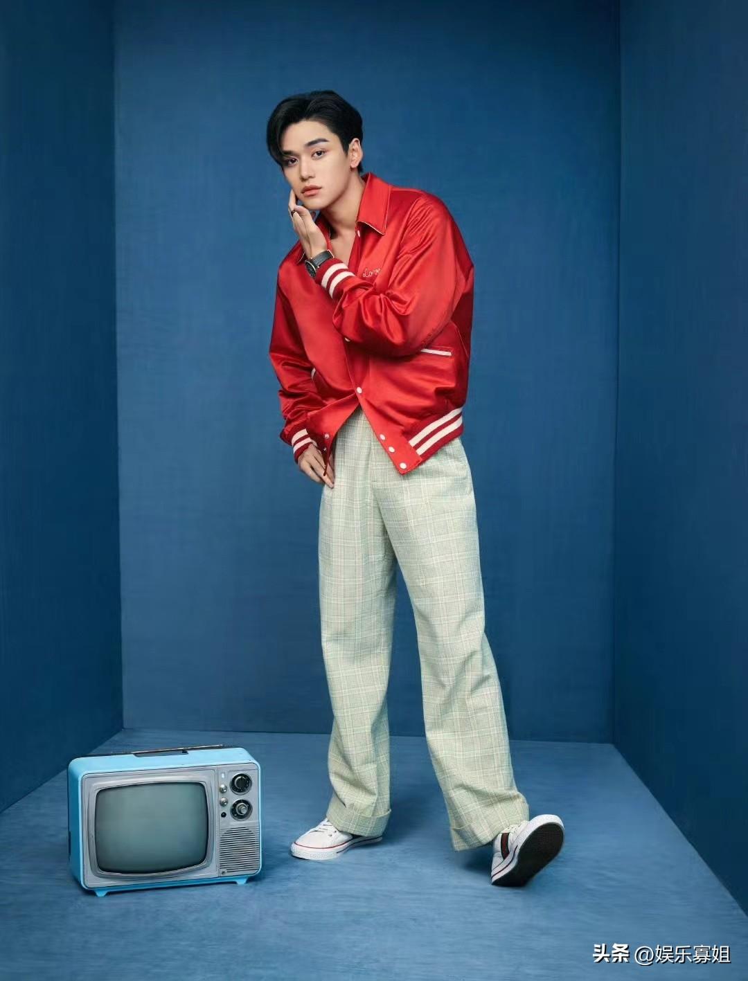 黃旭熙最新消息（錄制完舞臺的黃旭熙給粉絲下跪事件） 6