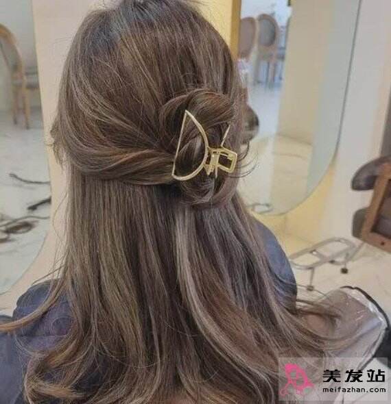 鯊魚(yú)夾怎么扎頭發(fā)好看 最美鯊魚(yú)夾扎發(fā)推薦