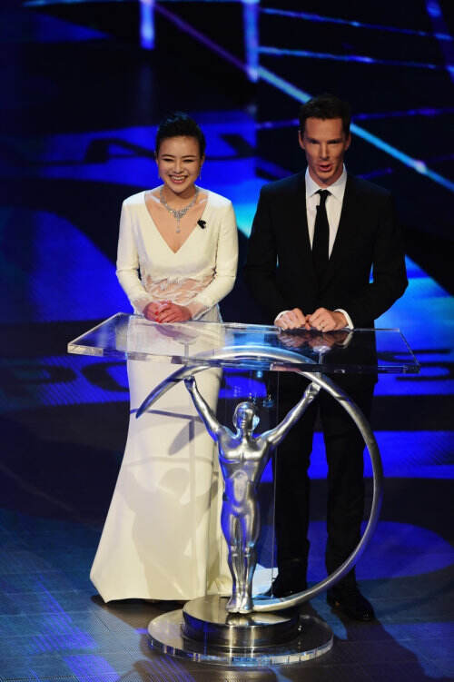 東方衛(wèi)視陳辰生二胎復(fù)出首秀 主持電視劇盛典獲好評(píng)