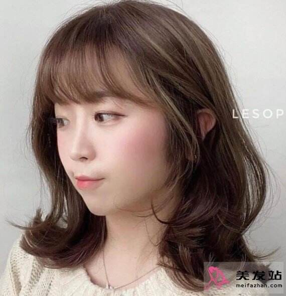 不挑臉型鎖骨發(fā)型 甜美減齡不失時尚感