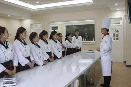 西餐學(xué)校十大排名，選這些讓就業(yè)道路更順暢！