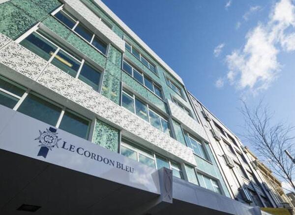 西餐學(xué)校十大排名，選這些讓就業(yè)道路更順暢！