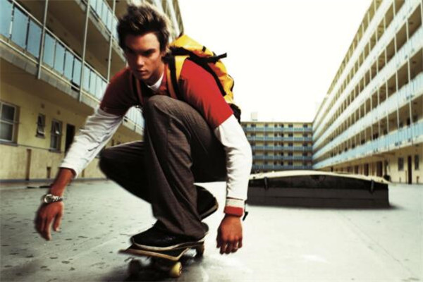 十種不適合學(xué)滑板的人 怕摔怕疼是大忌，你敢學(xué)嗎