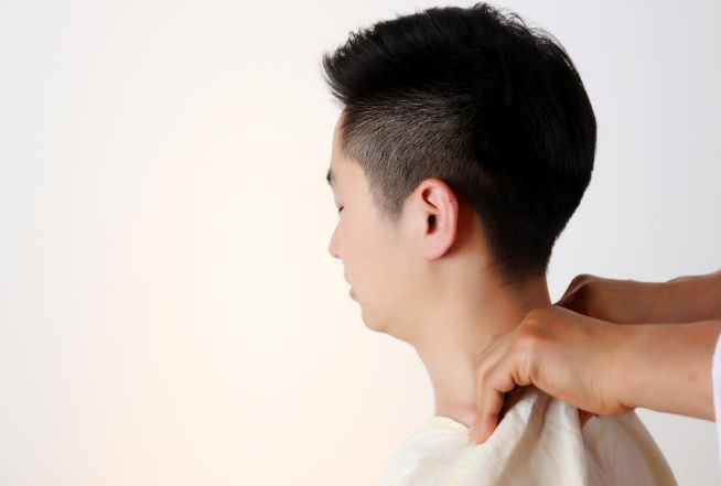 急缺男性的冷門職業(yè) 裁縫位列榜首，皮具護理師上榜