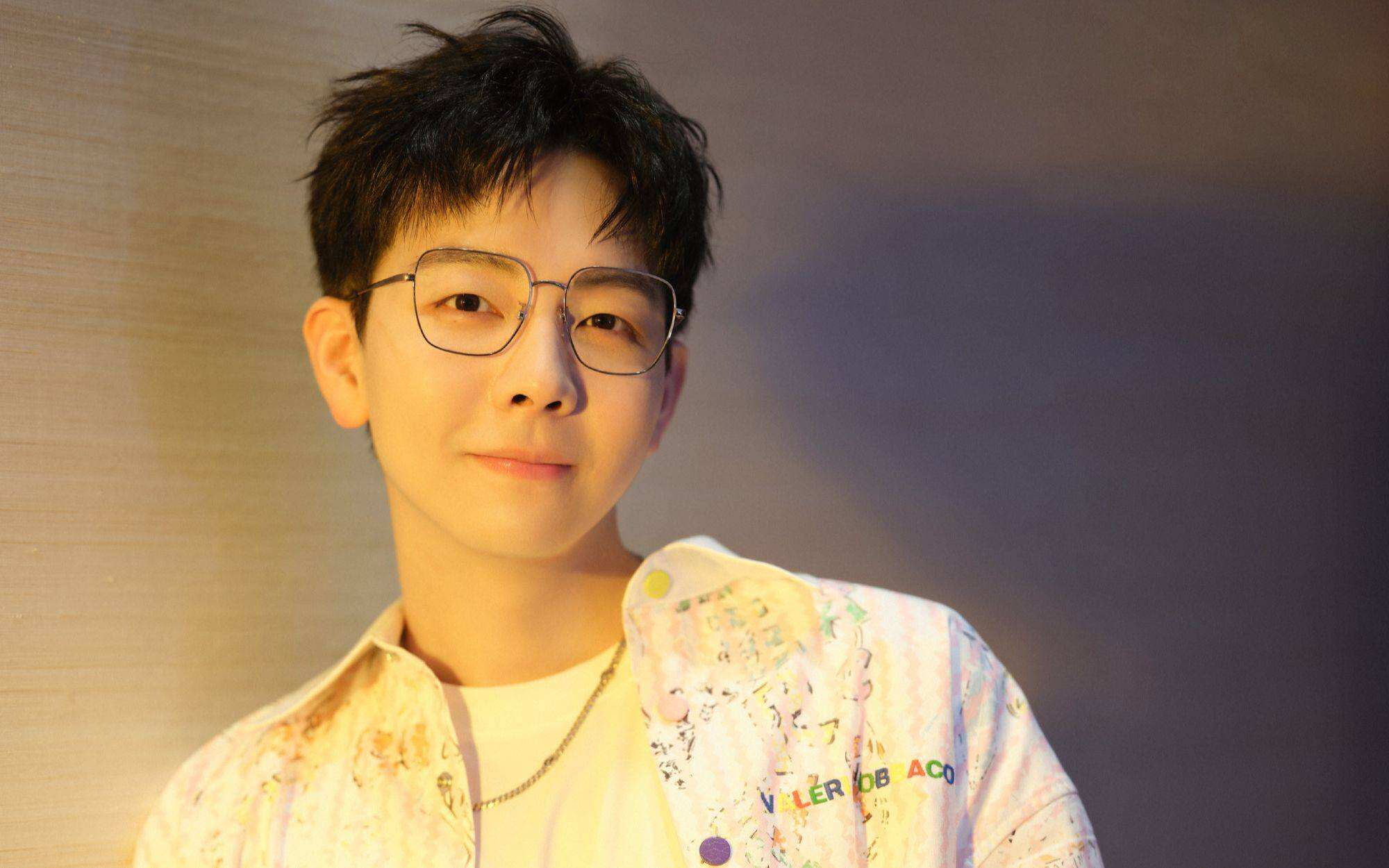 八卦媒體爆料胡夏有2個(gè)孩子 胡夏工作室發(fā)文辟謠：“假！? ?” ???