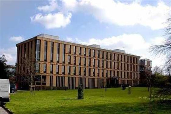 英國有哪些比較好的商學(xué)院？英國商學(xué)院排名