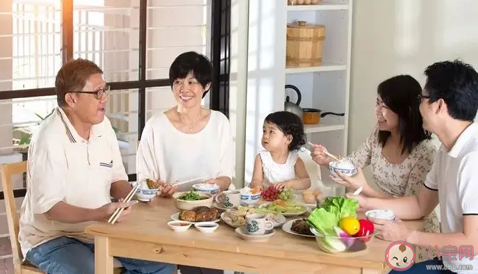 吃飯快VS吃飯慢哪個更健康 吃飯慢或可降低超重風(fēng)險嗎