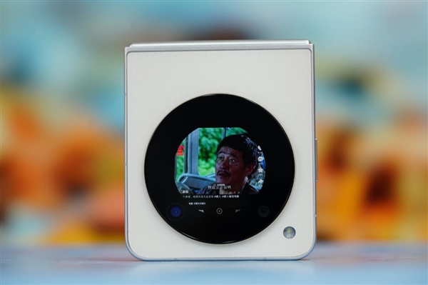 折疊屏手機(jī)僅2999元！努比亞Flip圖賞