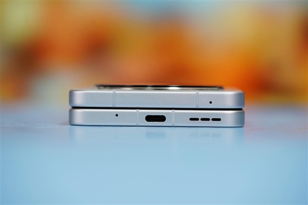 折疊屏手機(jī)僅2999元！努比亞Flip圖賞