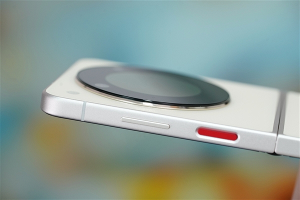 折疊屏手機(jī)僅2999元！努比亞Flip圖賞