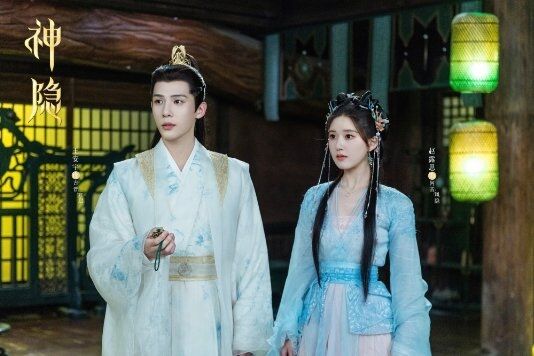 “老王哥”王安宇現(xiàn)身維也納當導游，一身比音勒芬潮裝，網(wǎng)友直呼夢回《花少》