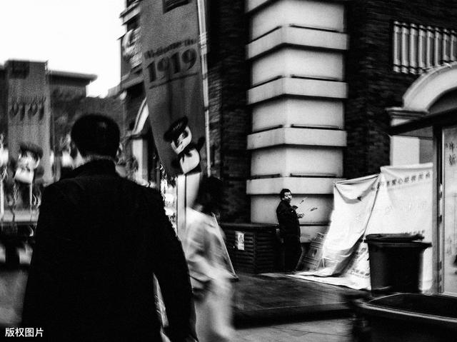 《八百萬種死法》 美麗女人接連死去，硬漢偵探對抗著城市的孤獨(dú)（美麗女人接連死去）(6)