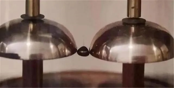 一個(gè)電鈴在牛津大學(xué)響了180多年：電池成分至今未知！