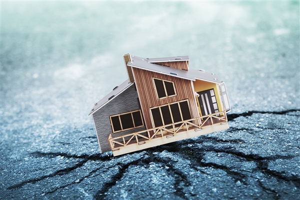 實(shí)拍新疆拜城5.6級地震：吊燈搖晃 震感明顯