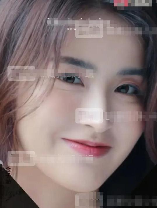 剛出道就發(fā)福 95后女星近照腰身魁梧腿太粗，不復(fù)以往精致形象（95后女星近照腰身魁梧腿太粗）(9)