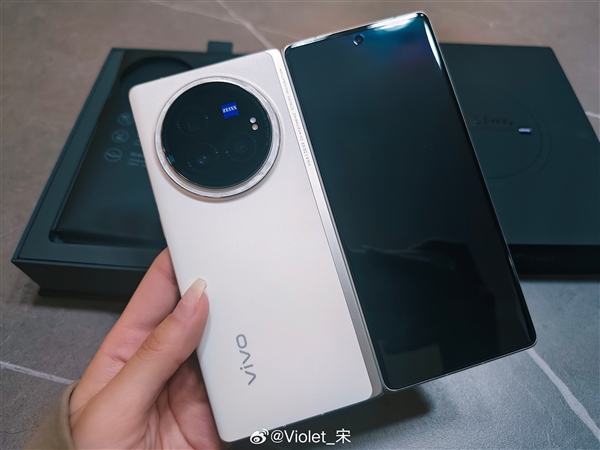 宋紫薇開箱vivo X Fold3 Pro：被驚艷了一下