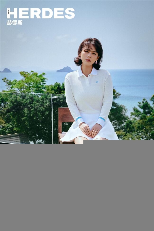 “老王哥”王安宇現(xiàn)身維也納當導游，一身比音勒芬潮裝，網(wǎng)友直呼夢回《花少》