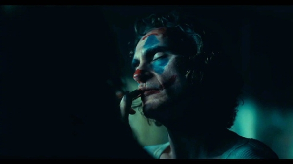 《小丑2：雙重妄想》首支預(yù)告發(fā)布：Lady Gaga哈莉奎茵登場