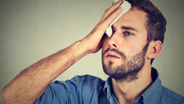 腋窩老出汗還有狐臭