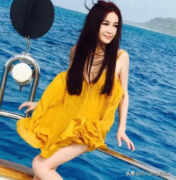 "趙雅芝穿著紫色套裝引爭(zhēng)議，70歲扮嫩還是自由選擇？" 32