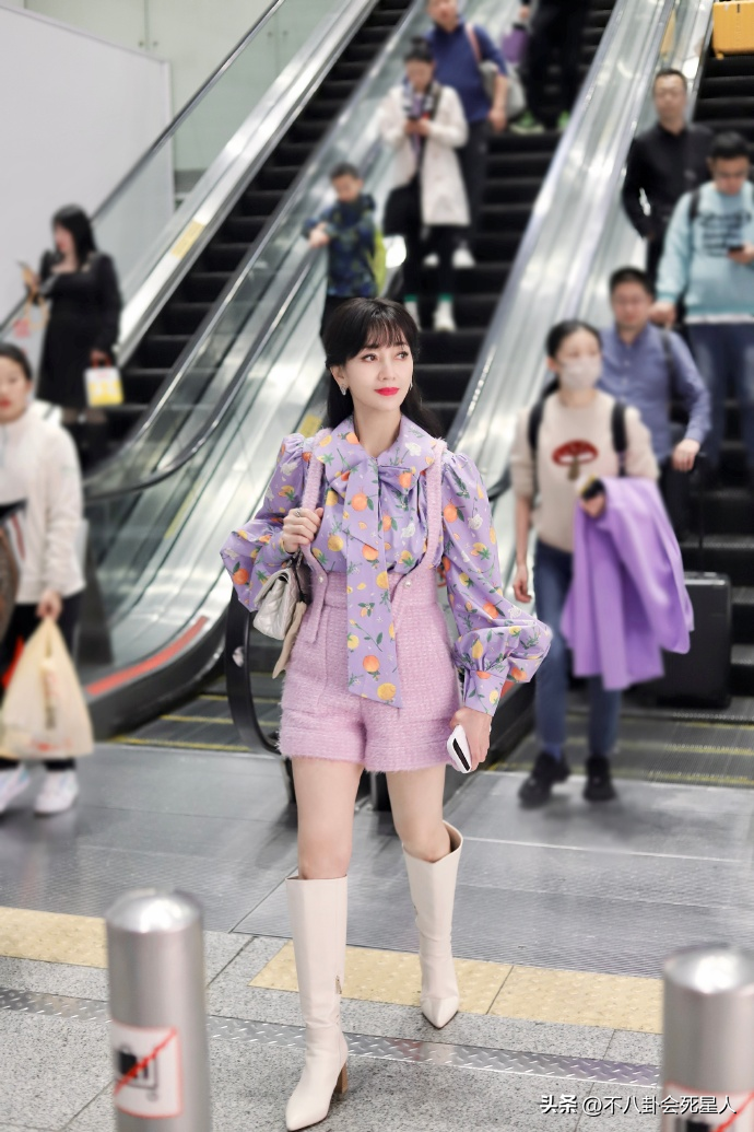 "趙雅芝穿著紫色套裝引爭(zhēng)議，70歲扮嫩還是自由選擇？" 6