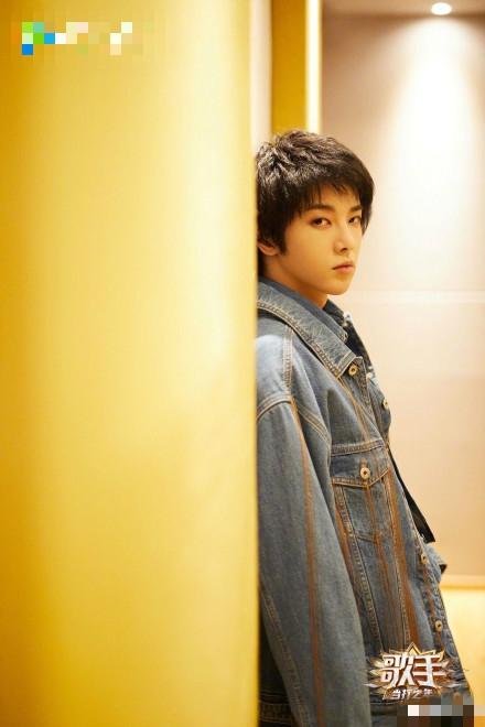 華晨宇扮古裝搞笑cos許仙 顯露出諧星體質(zhì)(華晨宇扮古裝搞笑cos許仙)(7)