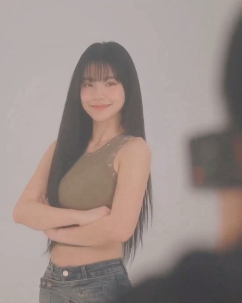 韓國啦啦隊(duì)女神COS《星刃》女主：緊身衣造型凸顯曼妙身材