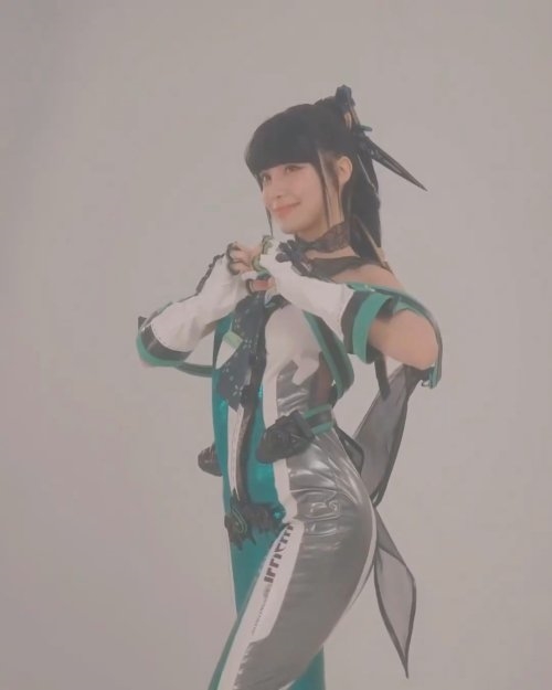 韓國啦啦隊(duì)女神COS《星刃》女主：緊身衣造型凸顯曼妙身材