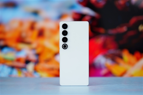 極星首款手機(jī)Polestar Phone官宣：魅族21 PRO親兄弟