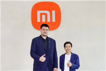 姚明參觀小米科技園 身高1米8雷軍合影秒變1米5