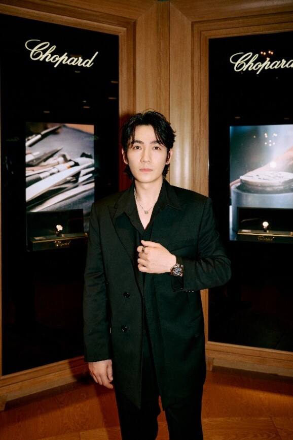 Chopard蕭邦全球品牌大使朱一龍佩戴珠寶腕表臻品出席“鐘表與奇跡”（Watches and Wonders）日內(nèi)瓦高級(jí)鐘表展直播活動(dòng)