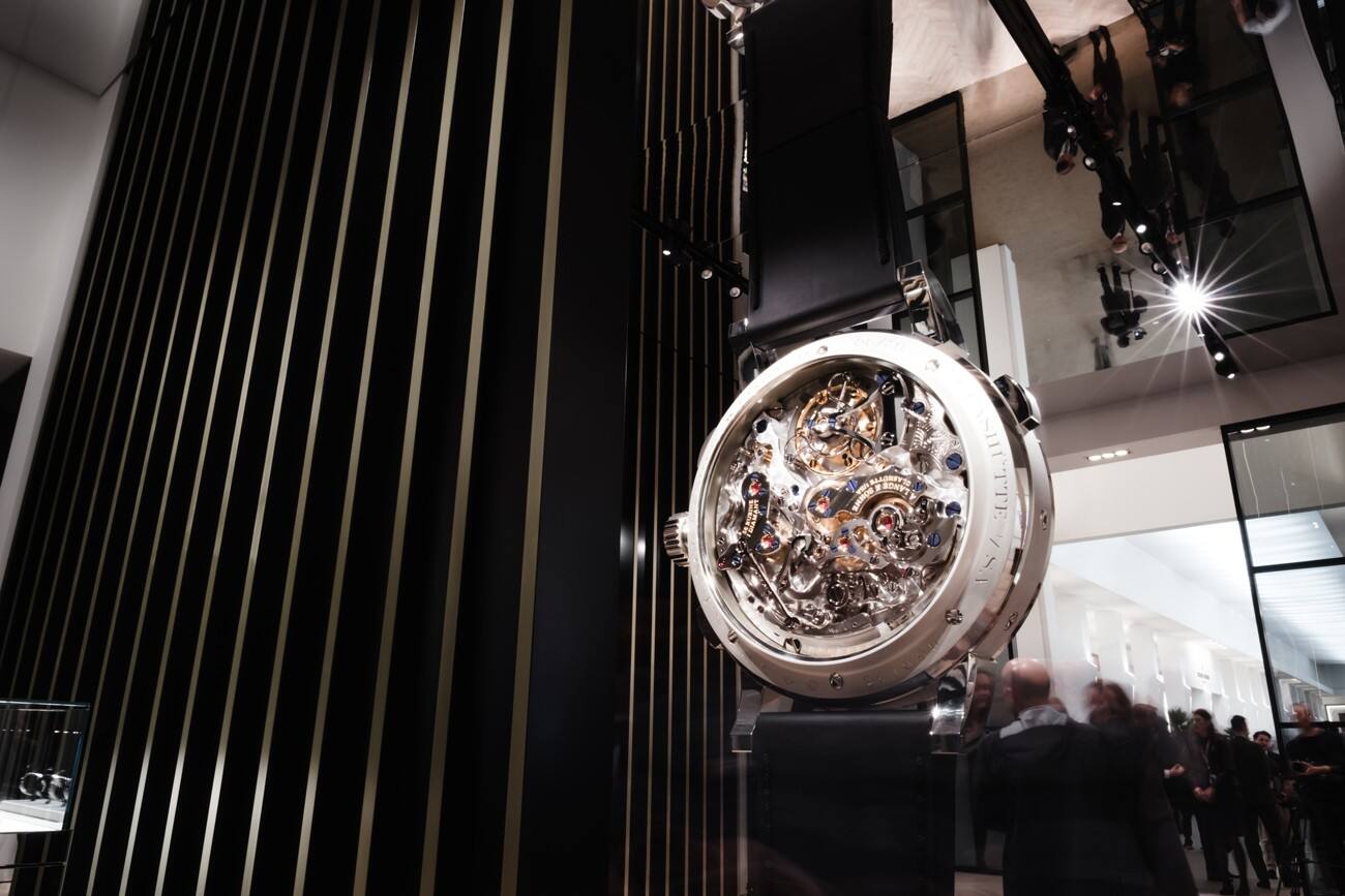 朗格2024年“鐘表與奇跡”日內(nèi)瓦高級鐘表展隆重呈獻(xiàn)以新作為原型的巨型腕表裝置
