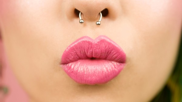 慢性唇炎的常見(jiàn)癥狀是什么