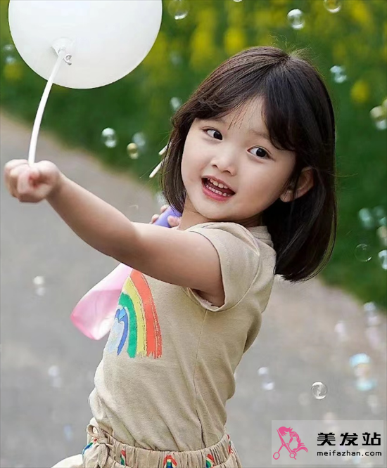 小女孩可愛(ài)波波頭 夏季清爽氣質(zhì)發(fā)型