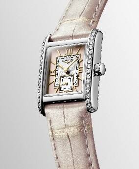 浪琴表亮相第四屆消博會，攜多款新品時計詮釋優(yōu)雅風尚