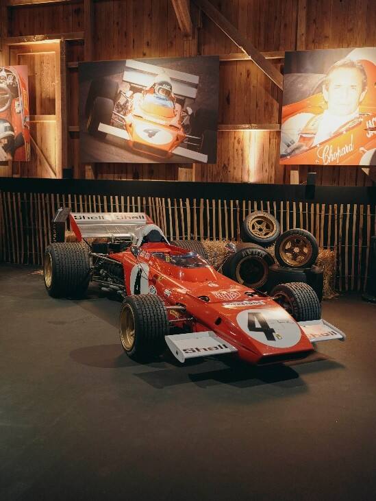 Chopard蕭邦聯(lián)合總裁卡爾-弗雷德里克·舍費爾攜手傳奇賽車手杰克·?？怂构餐視匀聞?chuàng)意合作成果 Mille Miglia Classic Chronograph JX7腕表