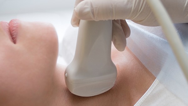 鼻炎咽炎導(dǎo)致嗓子癢怎么辦