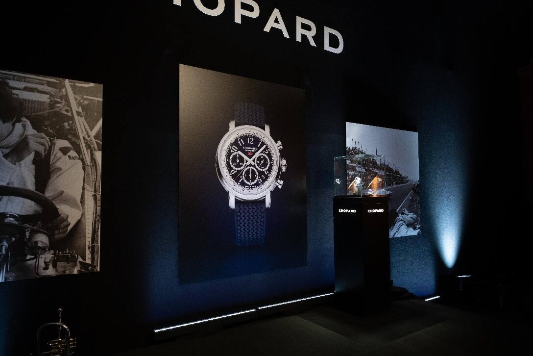 Chopard蕭邦聯(lián)合總裁卡爾-弗雷德里克·舍費爾攜手傳奇賽車手杰克·?？怂构餐視匀聞?chuàng)意合作成果 Mille Miglia Classic Chronograph JX7腕表