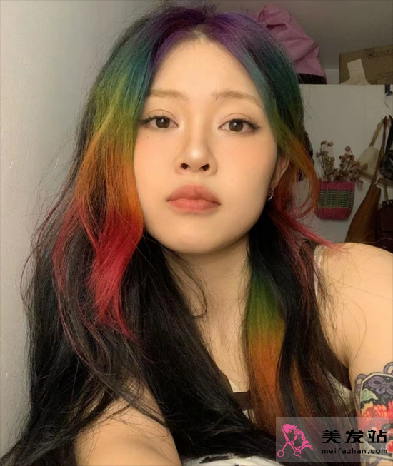今年染發(fā)流行趨勢(shì) 浪漫彩虹色劉海染