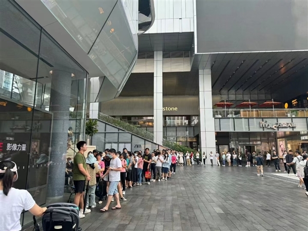 華為Pura 70系列開(kāi)售熱度空前！P系列誕生12年 高端手機(jī)市場(chǎng)迎來(lái)新格局