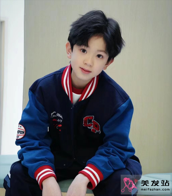 小男孩心形劉海 帥哭每個(gè)路人