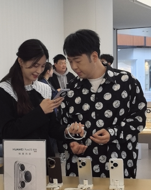 杜海濤、沈夢辰現(xiàn)身寧波搶購華為Pura 70系列！還看了智界