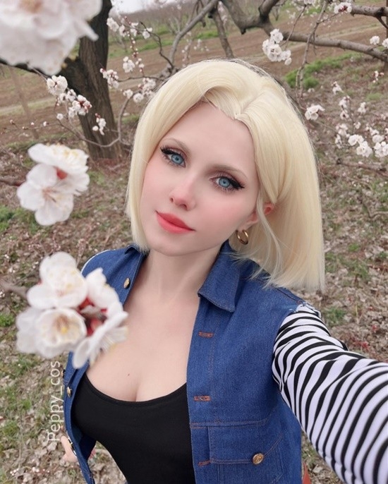 亞美尼亞小姐姐COS《龍珠》18號(hào)：成熟人妻身材火辣